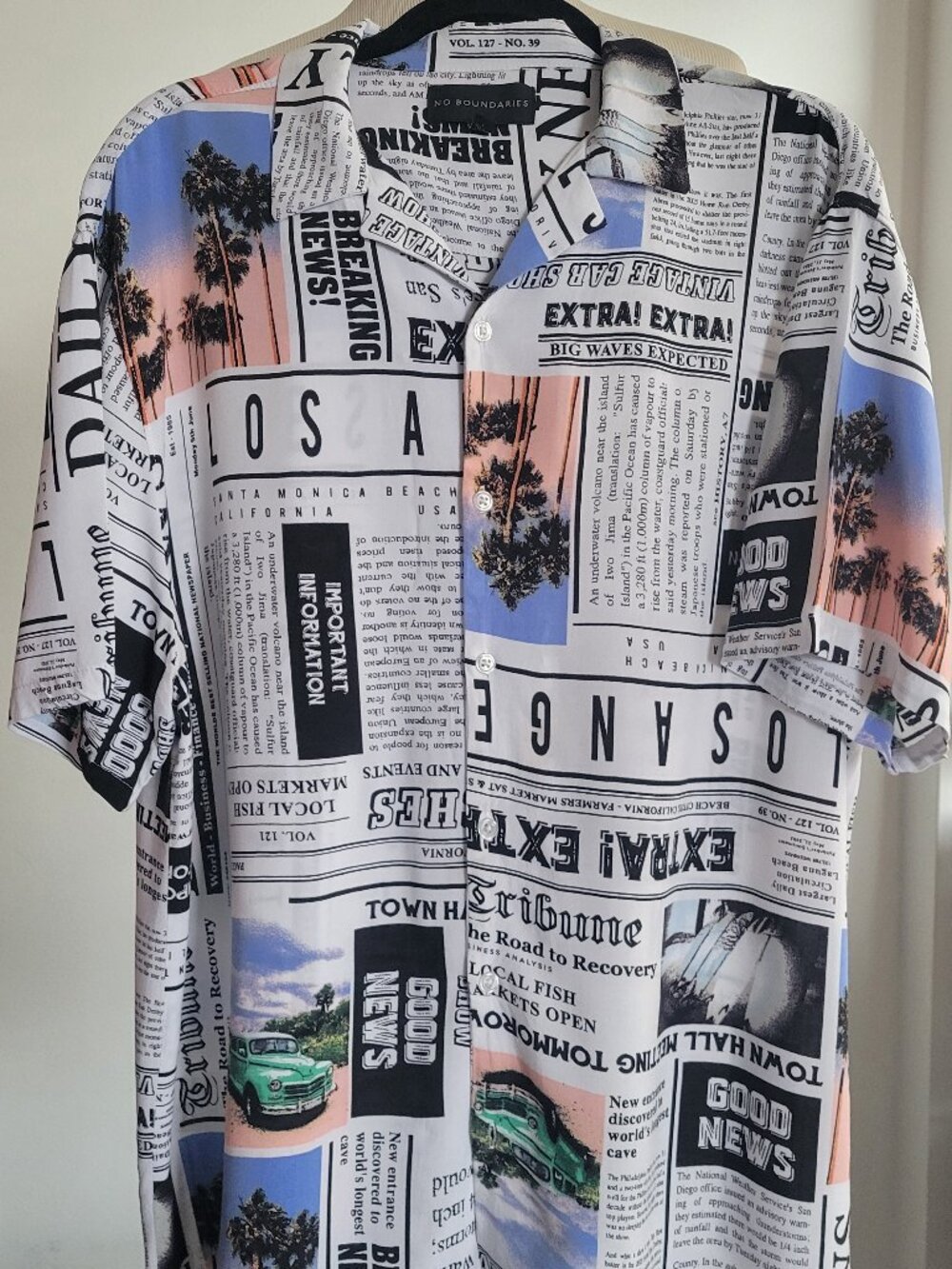 No Boundaries Men's Short Sleeve Button-Down Rayon Shirt (Size: L)